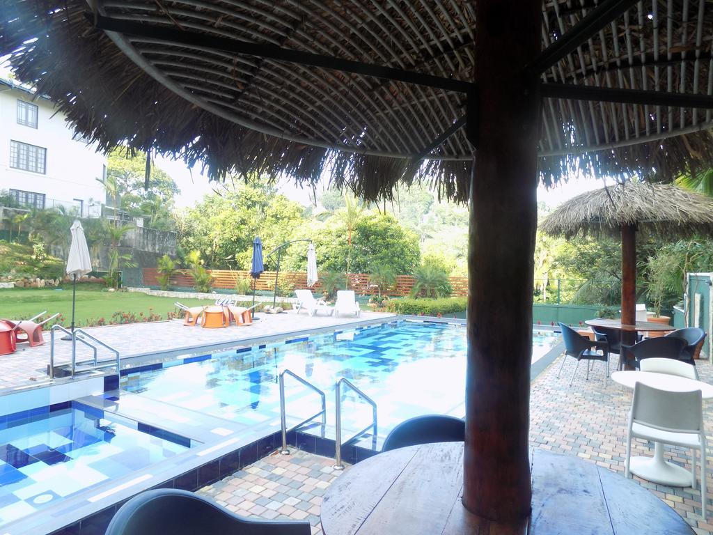 Kandyan Hotel Екстериор снимка