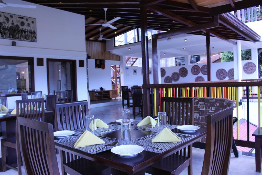 Kandyan Hotel Екстериор снимка